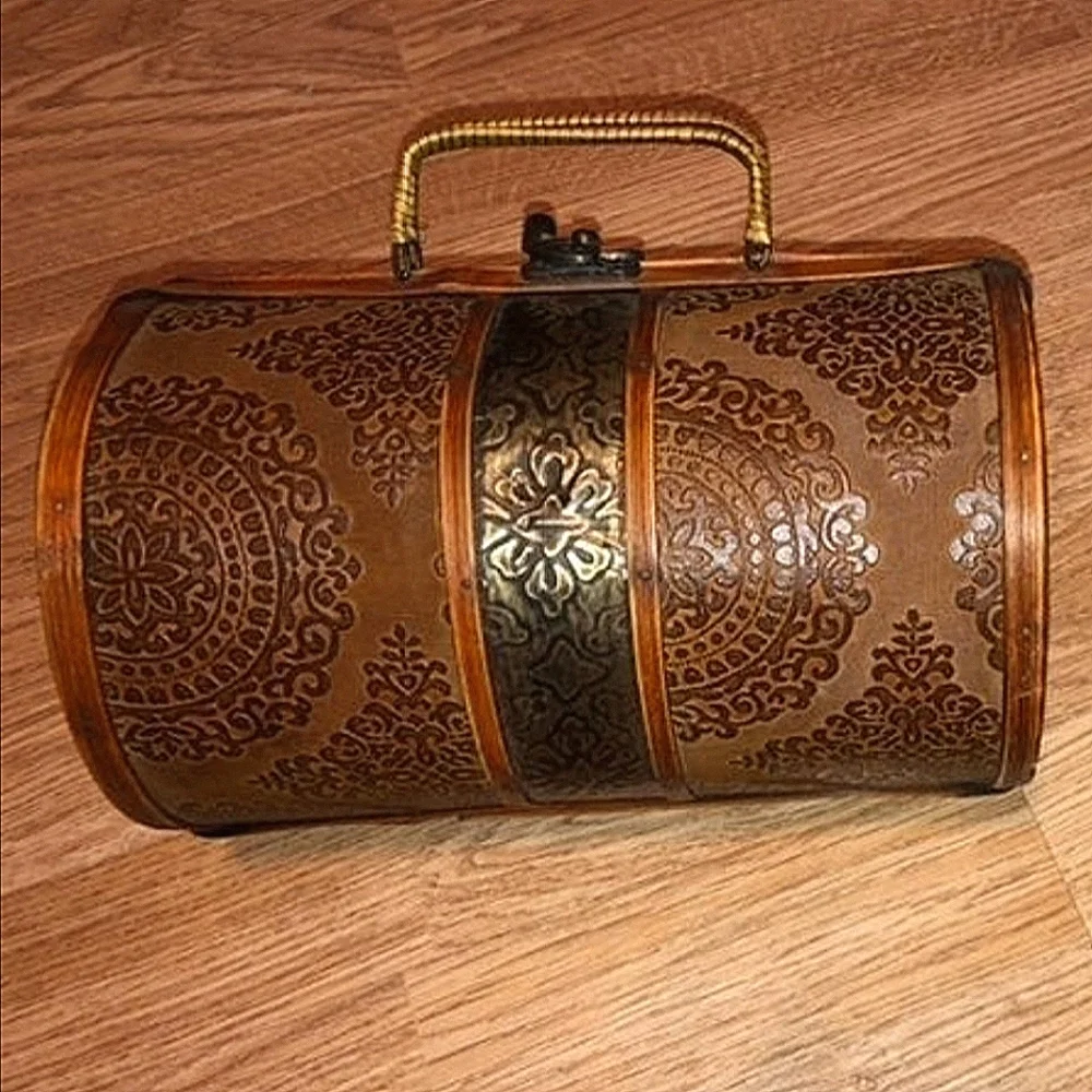 Vintage Decorative Hollow Wood Home Accent w metal slide closure - Picture 1 of 2